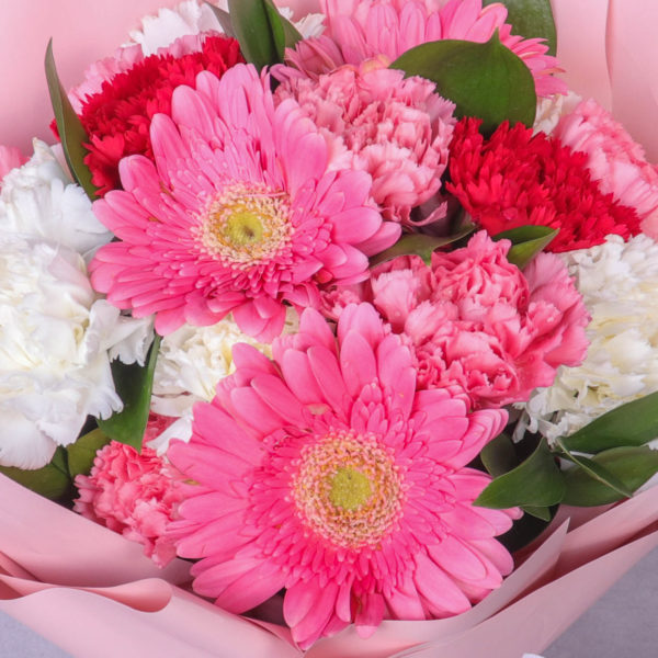 Alluring by Farmflorist Close-up