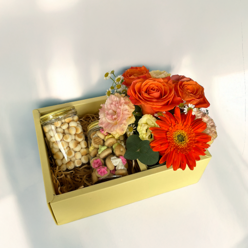 Blossom Delightbox – A Gift of Blooms & Classic Treats
